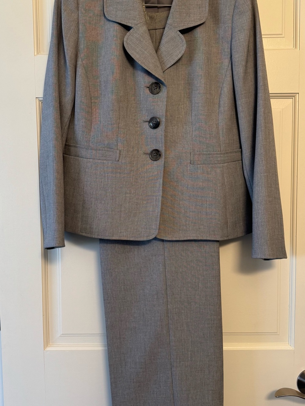 Le Suit Petite Classic Women's Grey Two-Piece Summer Suit Jacket & Pants